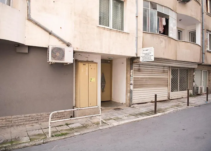 3br With Parking Nearby Opera