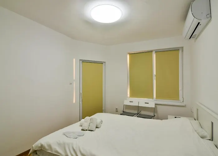 3br With Parking Nearby Opera *